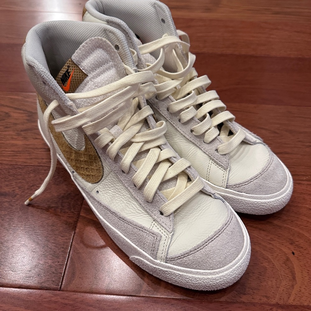 Nike Blazer Mid '77 Vintage 'Waffle' FZ4040-113
Size Men 10.5.